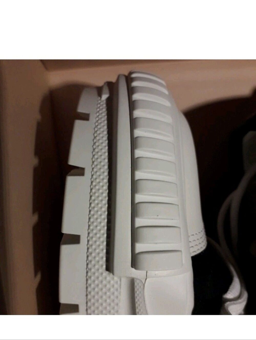 Louis Vuitton Black and White Low-Top Sneaker - Picture 7 of 7